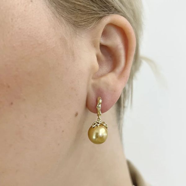 Сережки Style Avenue з золотою перлиною на англійській застібці